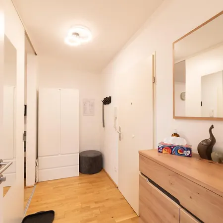 Cozy Garden Apartment